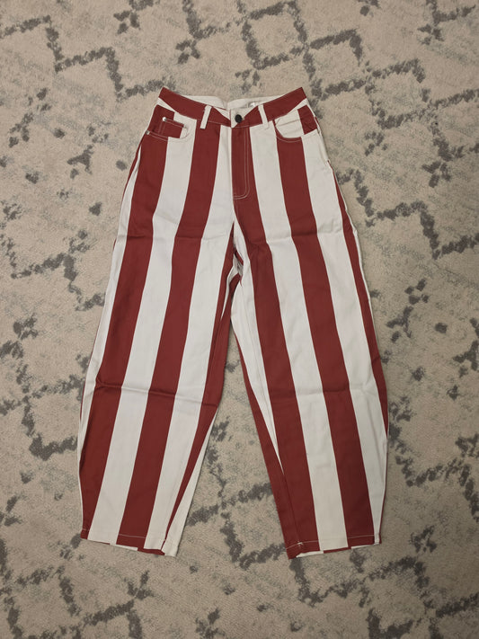 Della Barrel Jeans